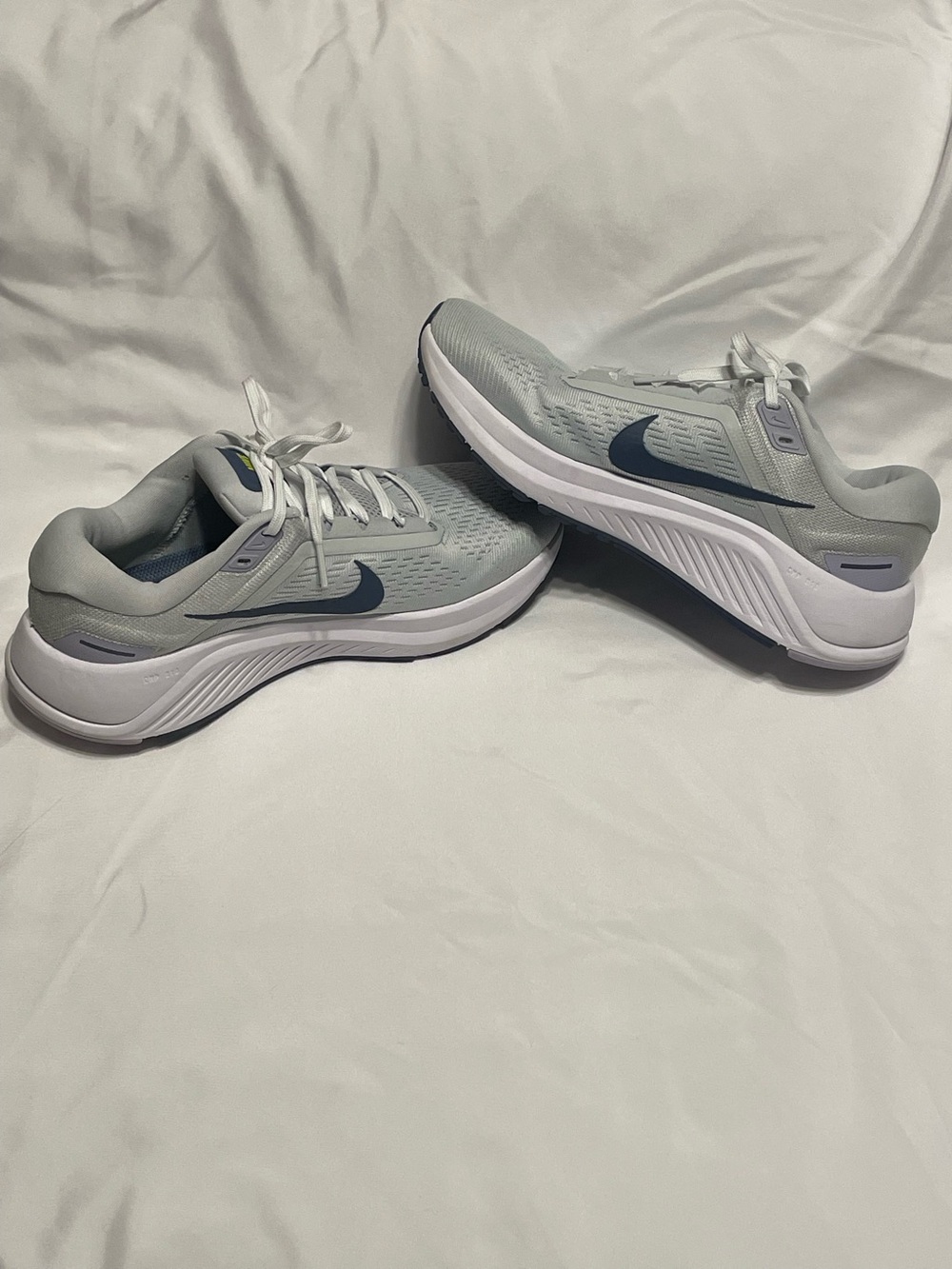 Nike Women's Zoom Structure Shoes in Light Gray size 8
